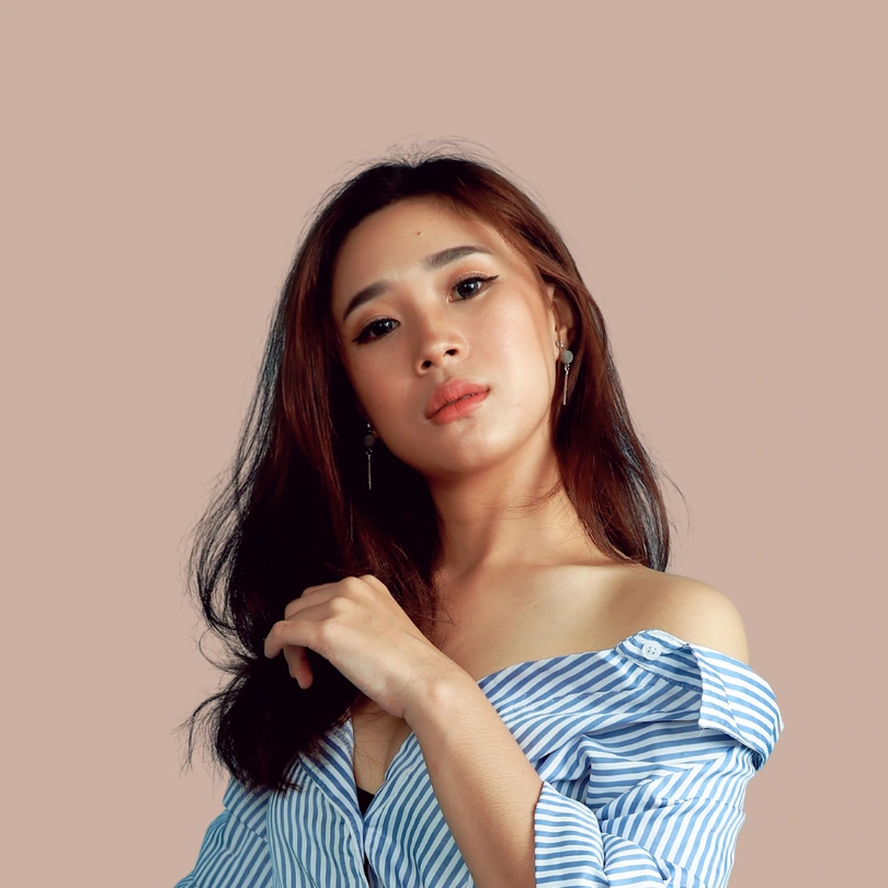 woman_striped_shirt_optimized
